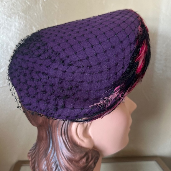 GORGEOUS 1940s\' PURPLE HALO HAT WITH BLACK/FUCHSIA FEATHERS main image 7